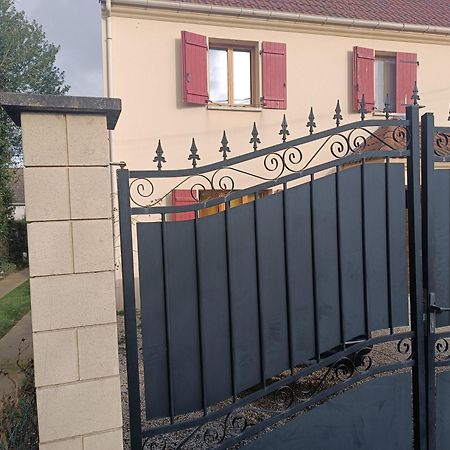Maison Cheptainville Avec Terrasse Sur Verdure Eksteriør billede
