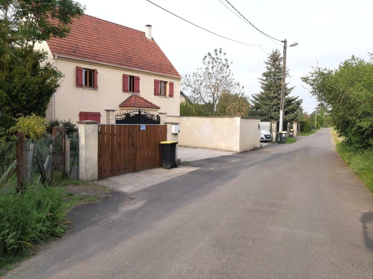 Maison Cheptainville Avec Terrasse Sur Verdure Eksteriør billede